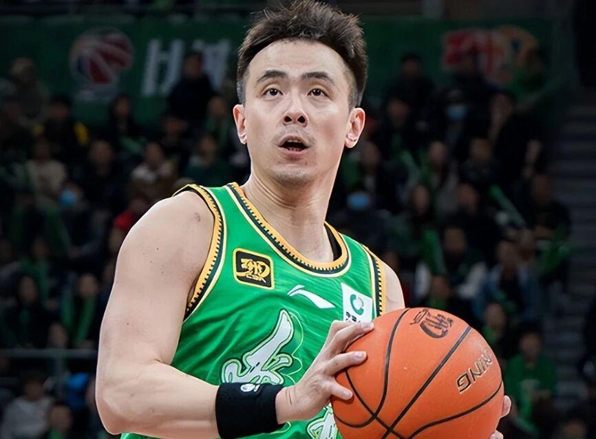 佛得角主帅：全队都保持着冷静，这也让沃齐尼亚感觉更加从容