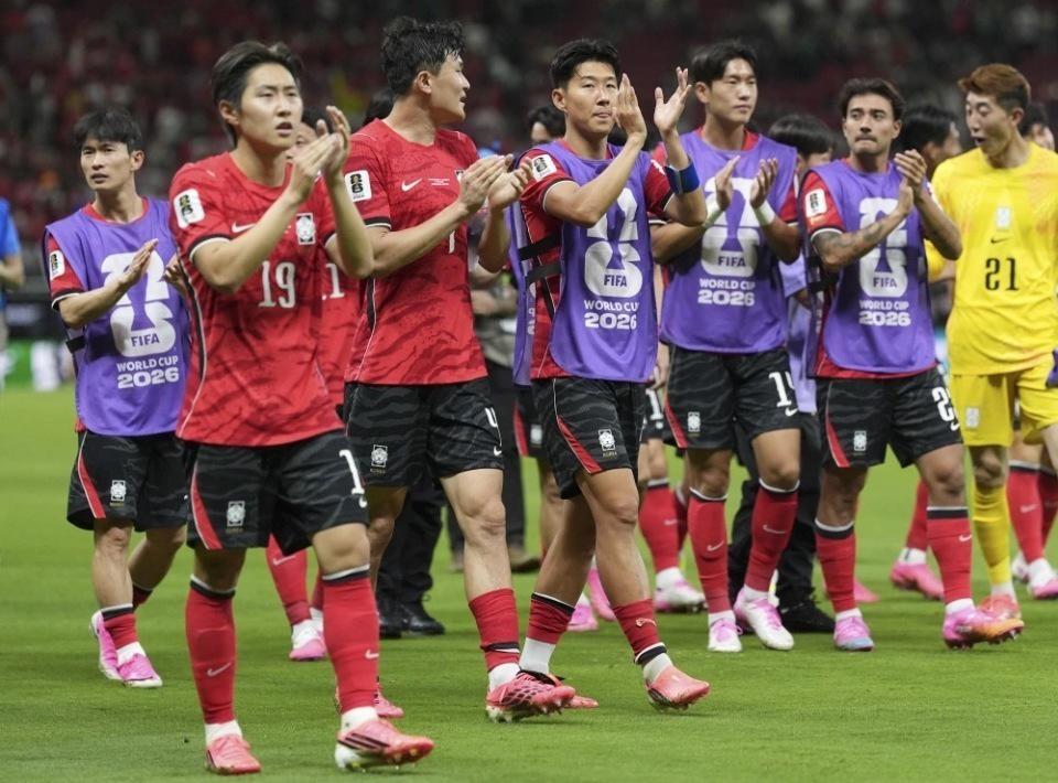 力压沙特门将奥韦斯，巴尔韦德当选FIFA全场最佳球员